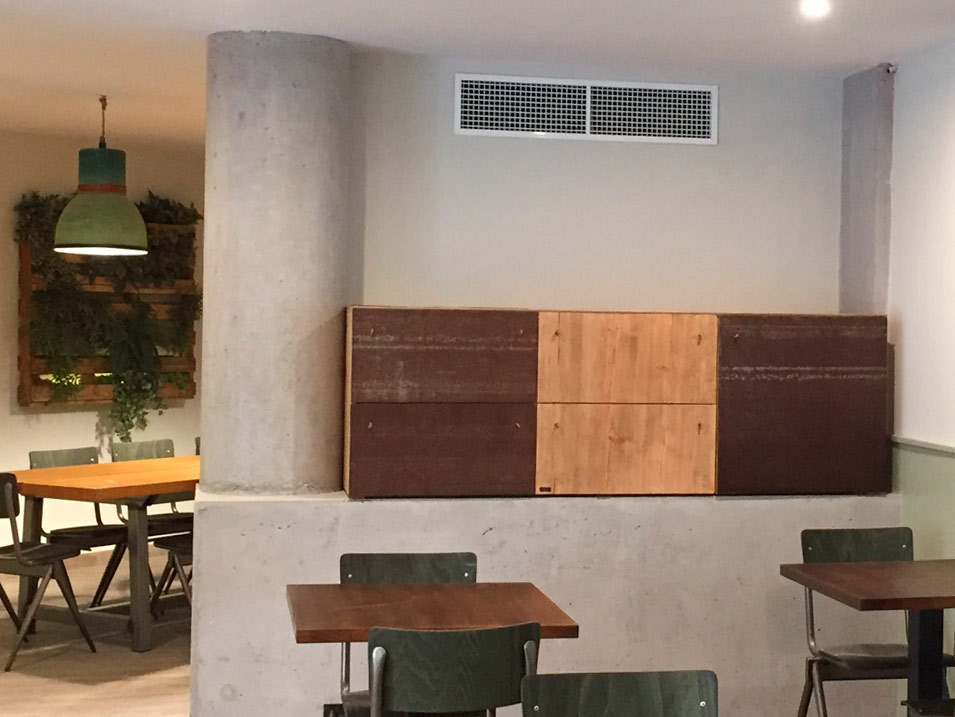 Mueble, lámparas y murales plantas para Restaurante B BURGUER Barcelona