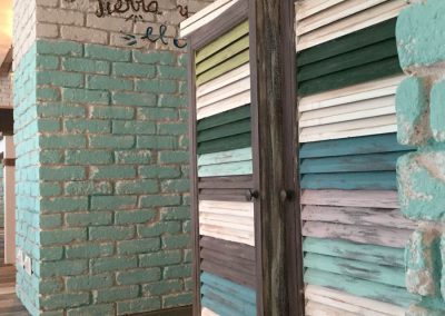 Mueble entrada recepción restaurante.