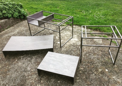 Muebles-consolas en proceso. Estructuras de hierro